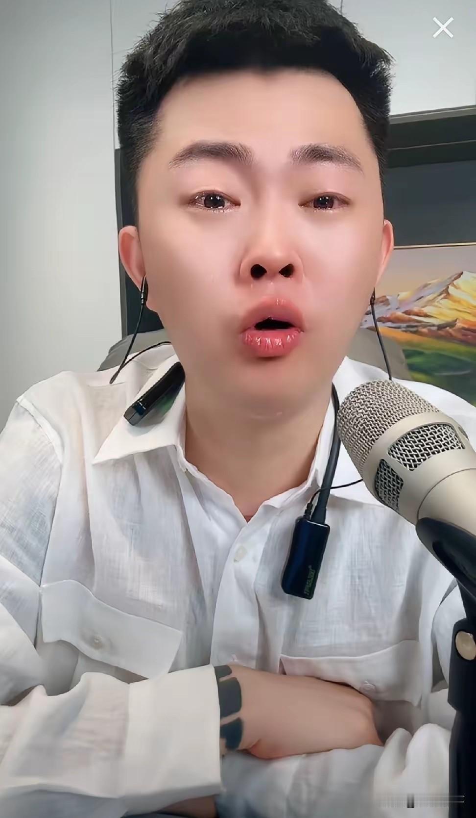 巴扎黑离婚事件杀青，巴扎黑用小号晒出离婚证，又又又发了一篇长长长文，大概意思：