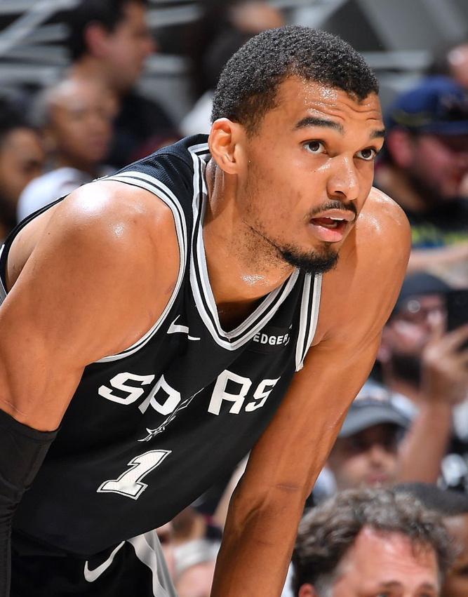 文班这样的数据，能竞争MVP吗?——场均只出战29.3分钟——轰下24.3