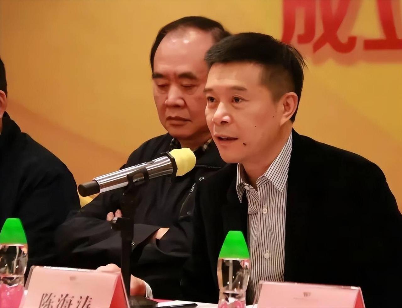陈海涛收到建议！随着刘李结束试训并回到福建晋江后，广东男篮不仅没有停止补强的想