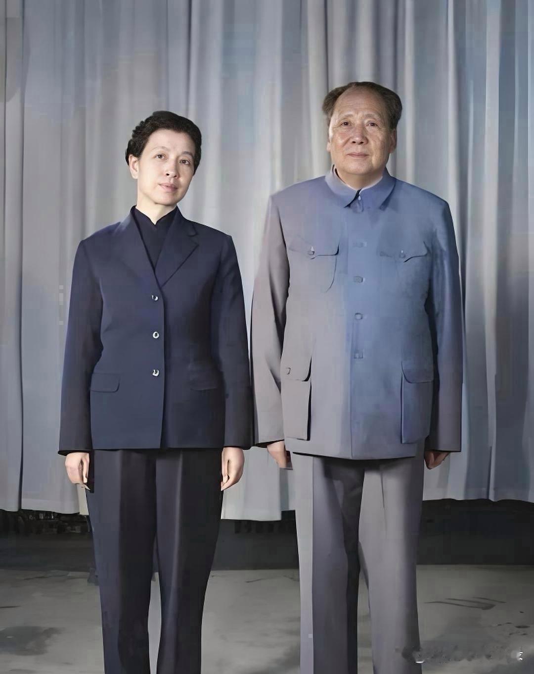 一张非演员扮演的伟人及夫人的合影，展现真实的一面。