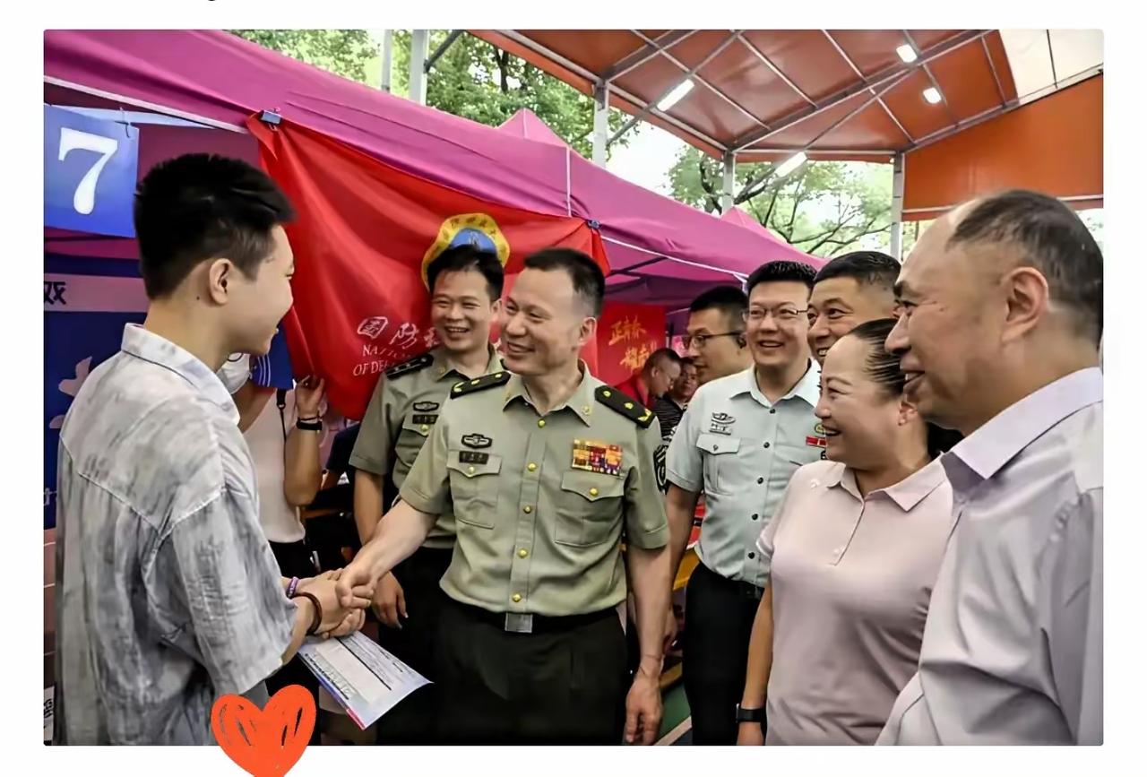 国防科技大学和西安有着颇深的渊源。近日，火箭军工程大学校长雷勇军，任​国防科技大