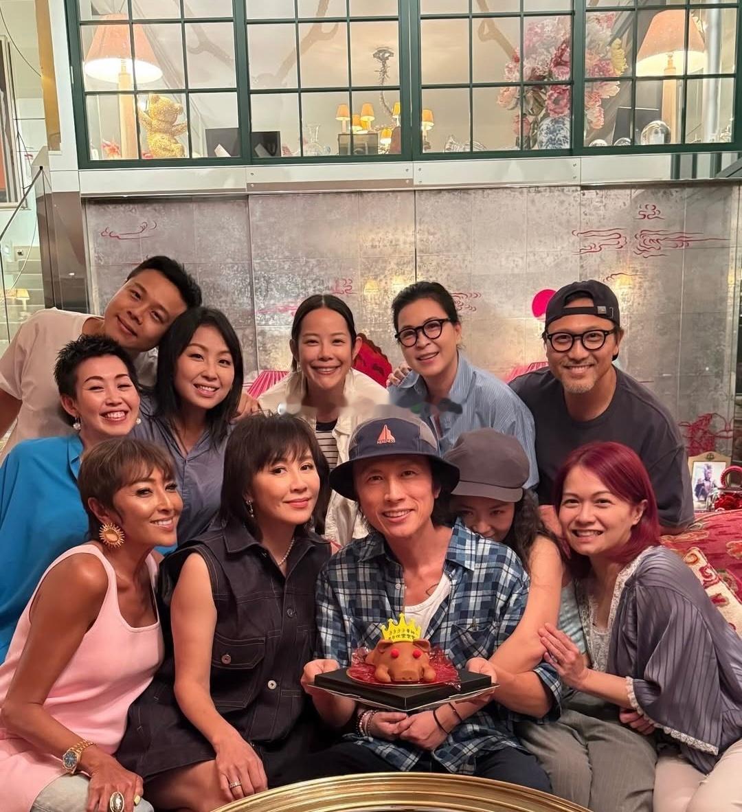 黄子华65岁生日！刘嘉玲、苏玉华等人为子华神庆生！🎂​​​