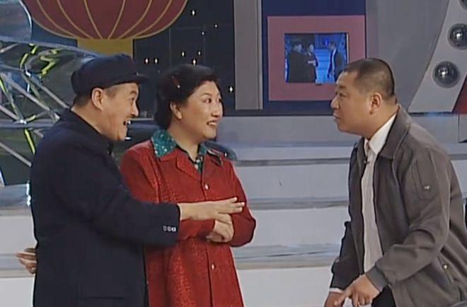 2013年，赵本山直接说：“既然如此，今年的春晚我不参加了。”说完当着哈文的面，