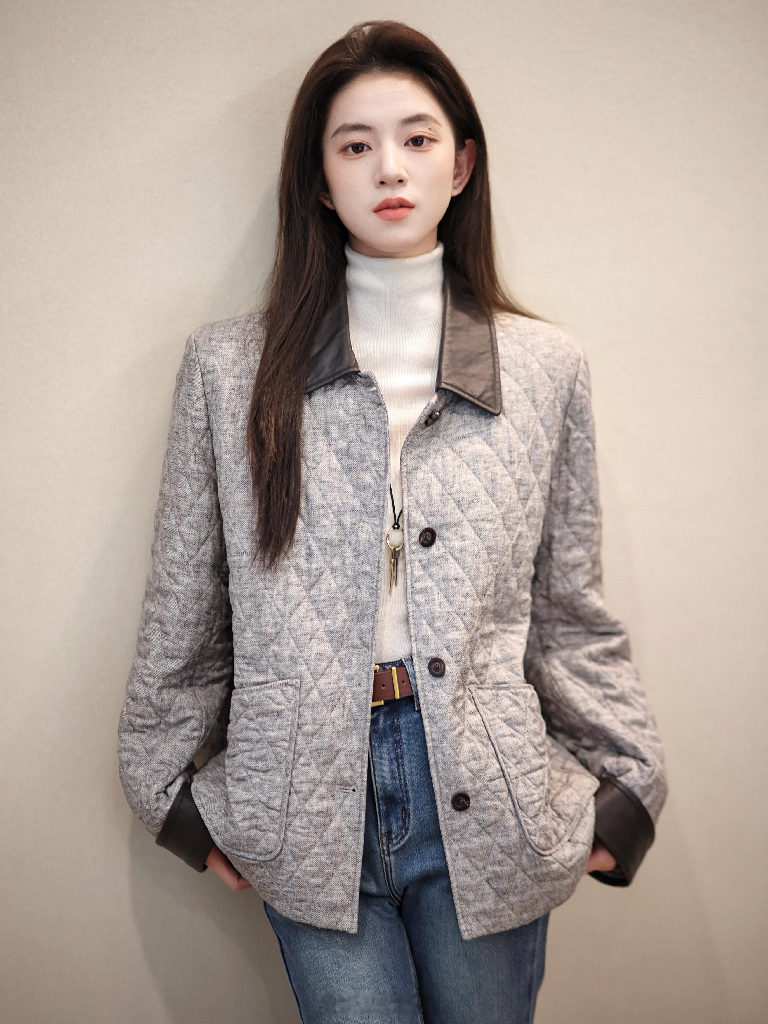 蚕丝服你小汁！也太懂时髦精了哈哈哈100真丝+羊皮领高级得不要不要的内里还是1