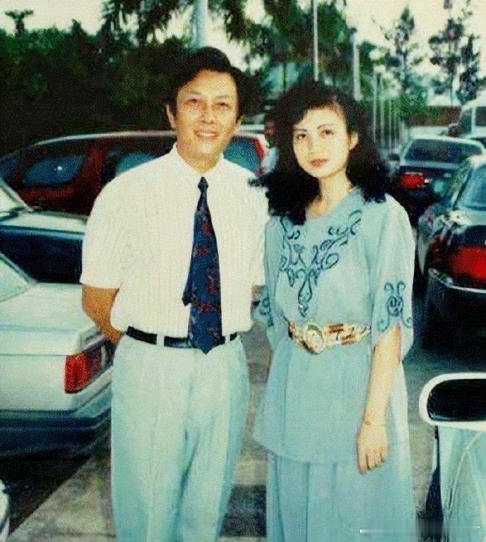 唐国强和第一任妻子孙涛1977年初，唐国强（时为八一厂借调临时工）经孙涛母亲战友