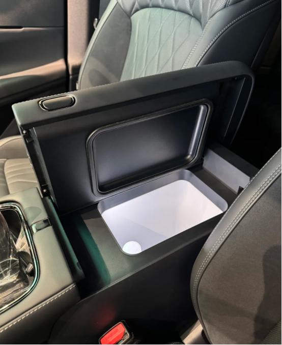 领克08EM-P车载冰箱用下来，日常够用车载冰箱好不好用，主要看容量和温度范