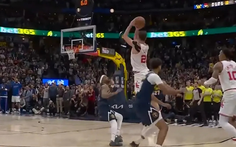 真是服了火箭最后这个战术了！最后杜兰特都运球到前场了，结果叫了个暂停给申京布置