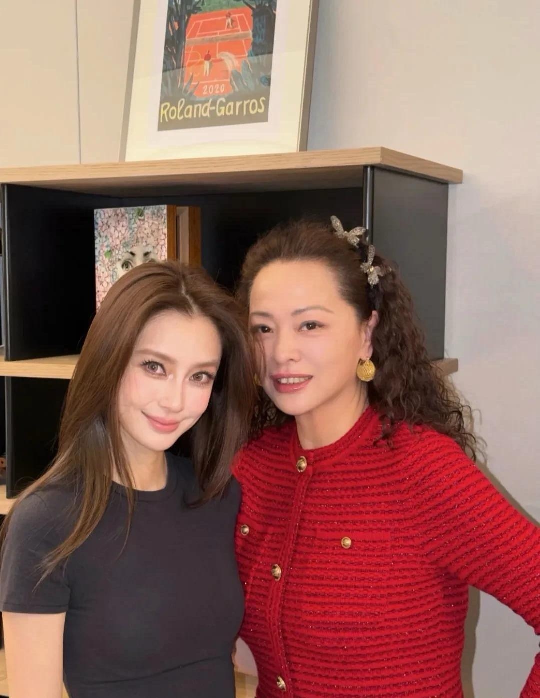 杨颖这是要走网红路线了吗？不看她的名字，几乎都认不出她本人了。