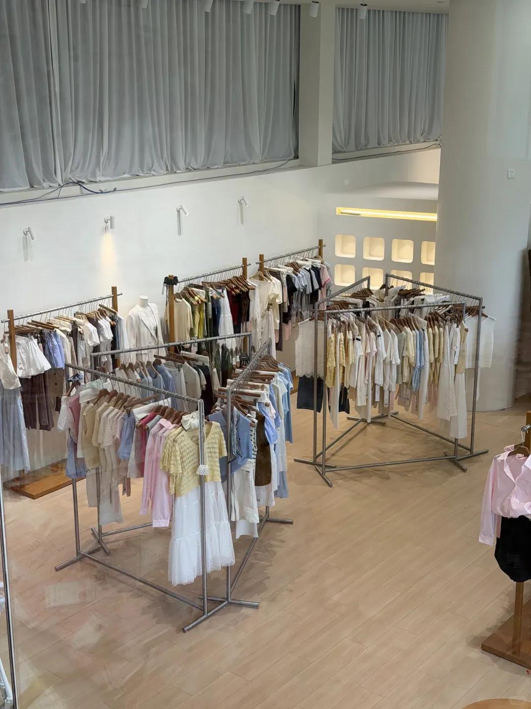 逛两小时试穿四十多件，最后直接拿下三十三件，这位实体店老板妥妥收获意外惊喜！如今