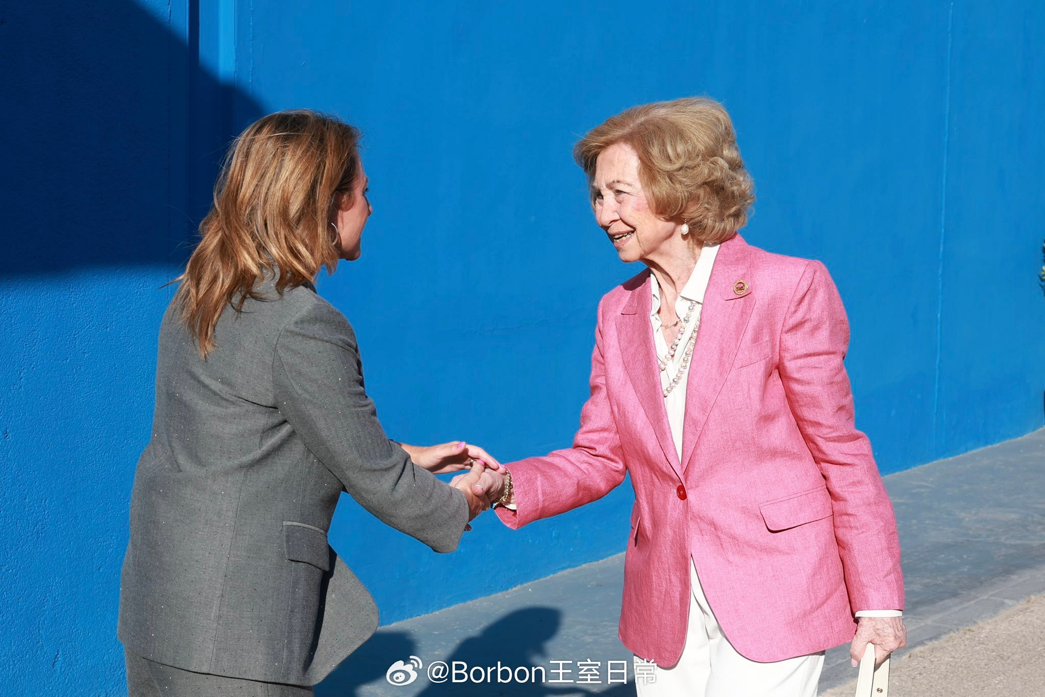 西班牙王室5月27日，索菲亚王后在卡斯特利翁，她首先参观了当地的食品银行，并为