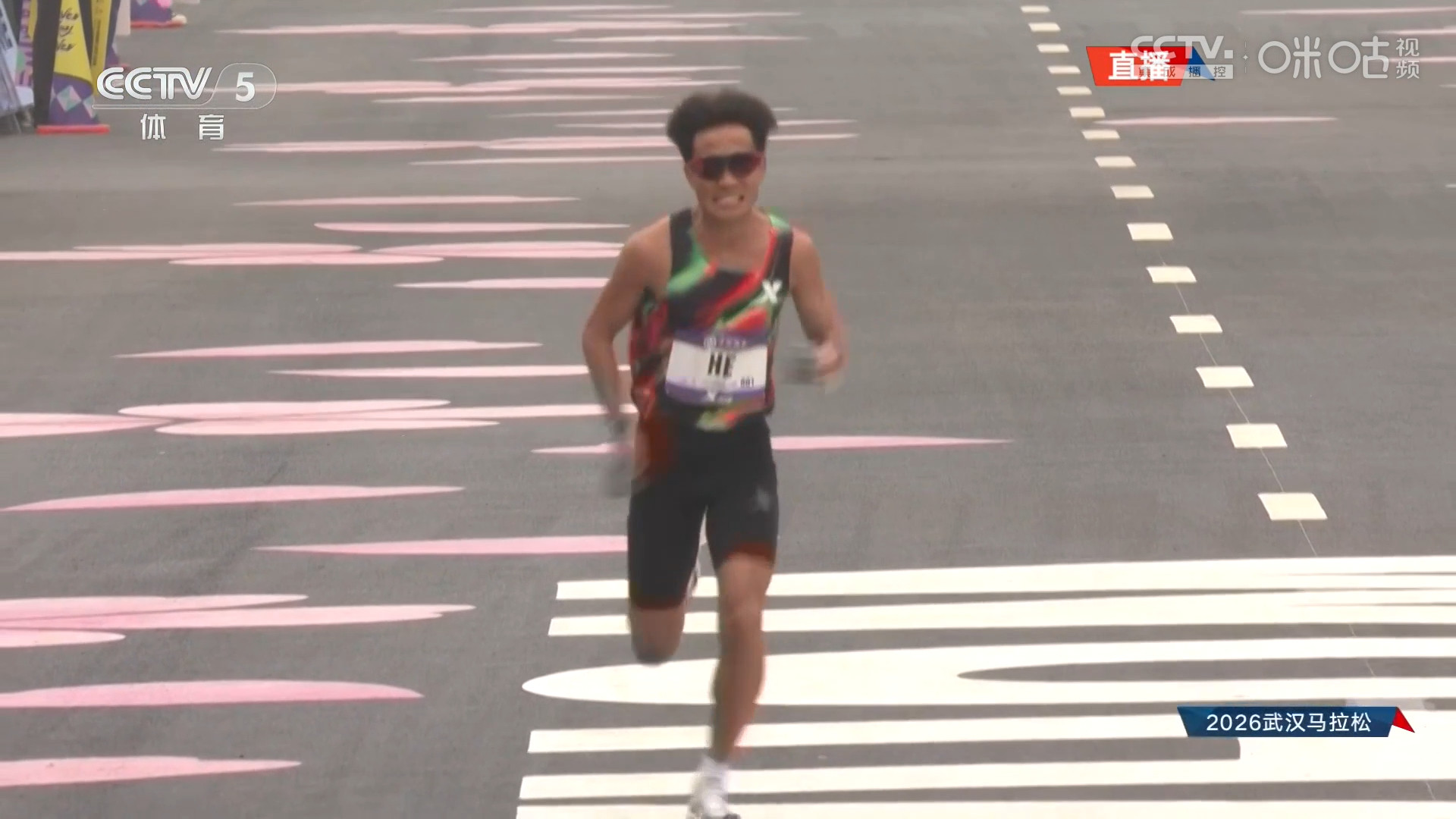 #何杰武汉马拉松国内男子冠军#北京时间3月22日，2026#武汉马拉松#鸣枪开跑