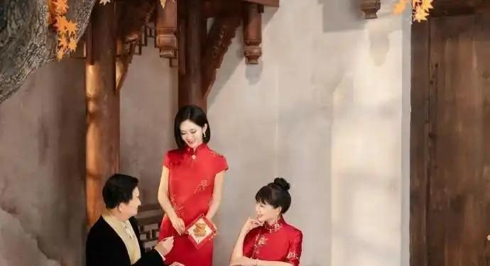 谢娜发布家庭合影：四十余年首次全家团聚！[赞][赞]#谢娜#