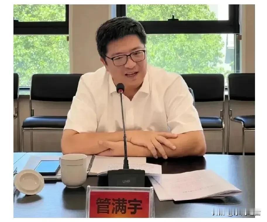 浙江建投这波操作太魔幻了，总经济师刚栽，副总就自首，紧跟着董事坠楼，俩月内仨大佬