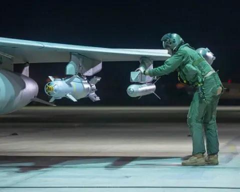 果不其然模仿开始了！继美国之后，英法也派兵发动入侵行动！2026年1月3号这