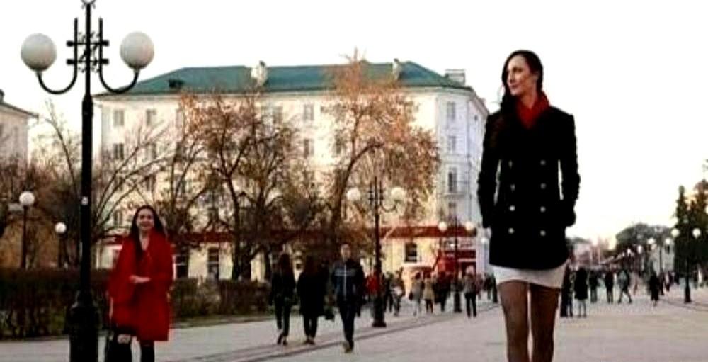 一夜2000万播放，全网都在骂奥尼尔油腻，却没人看懂那个女人的嘴角。都以为是