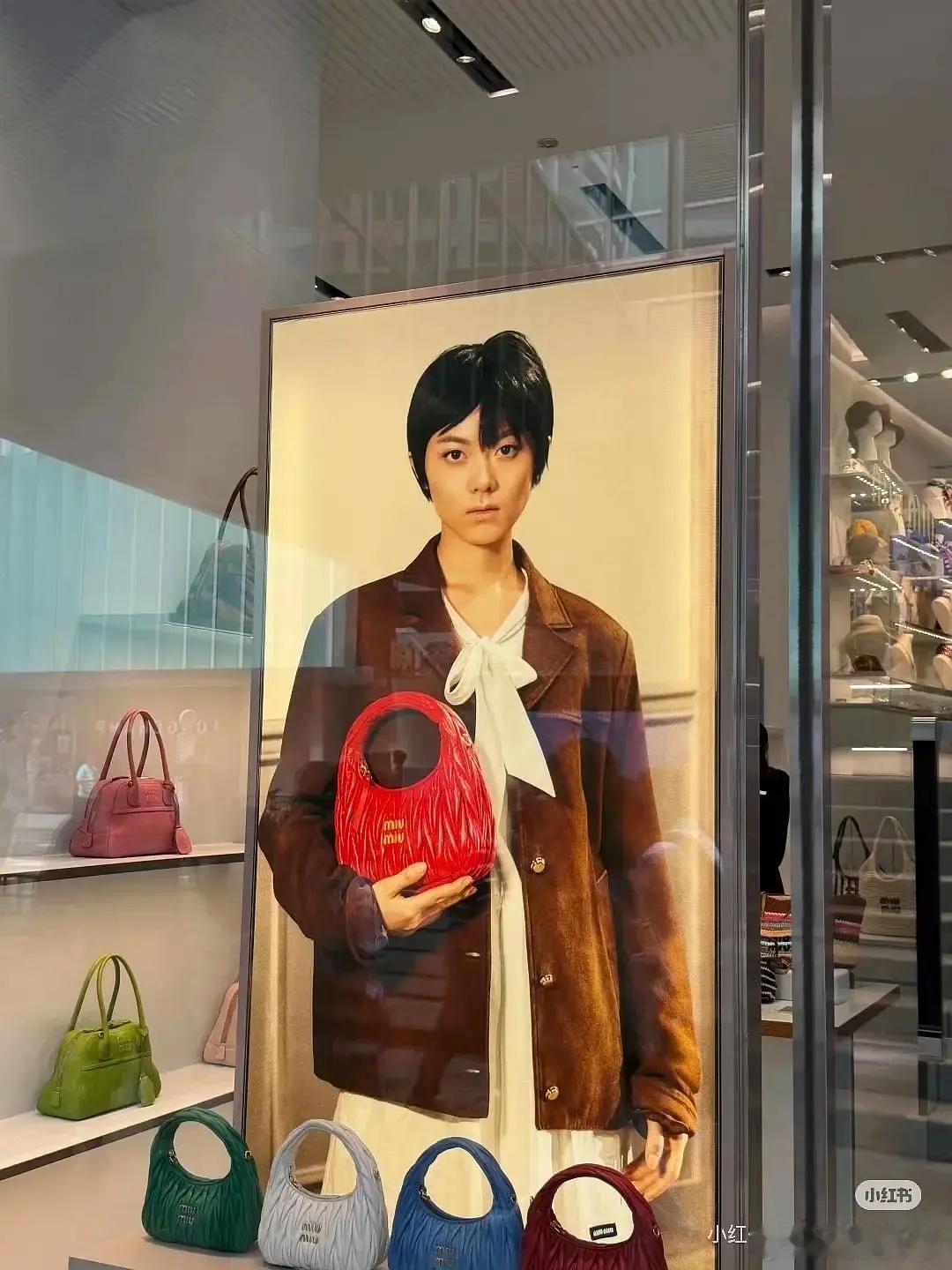 我不懂，赵今麦挺漂亮一女孩每次拍miu地广跟服从性测试一样搞这些雷霆造型