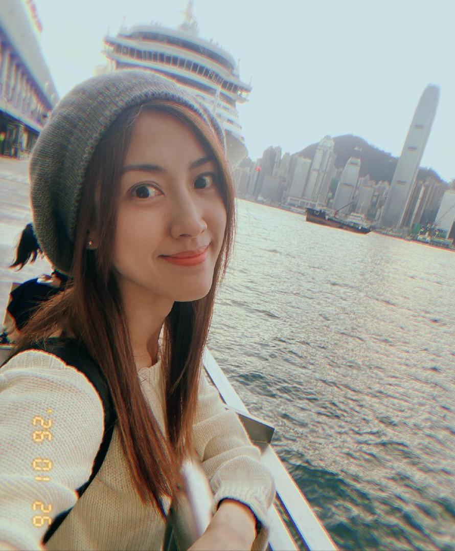 迈克尔杰克逊女星30年前见完MJ，意外被姐姐赏了一耳光随着传记电影《电影迈克尔