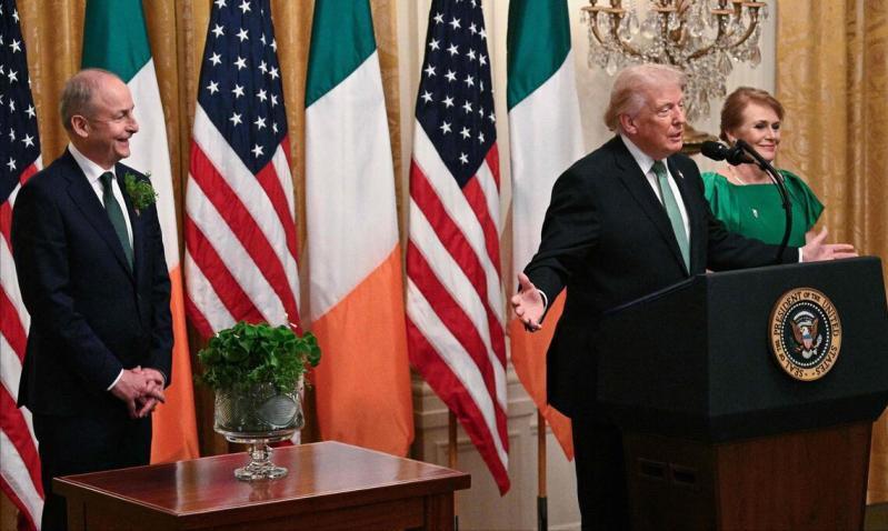 特朗普这回栽了！本想在自家地盘耍威风，拿小弟开刀立威，谁成想被个外人当着全世界的