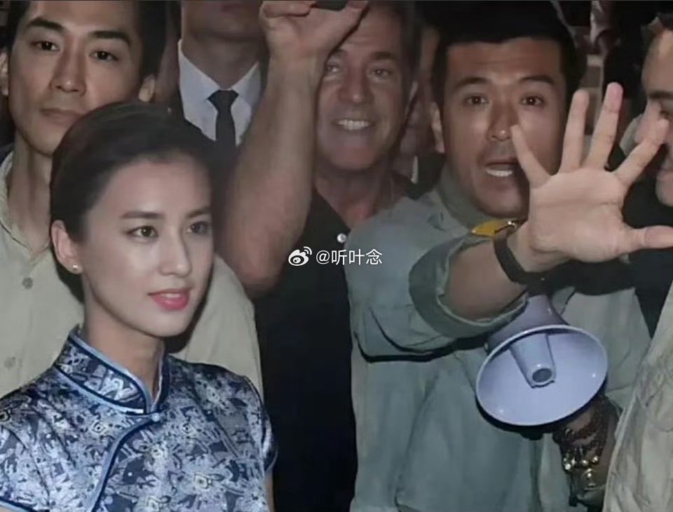 杨子就是不舍得离婚，看到这张照片我明了