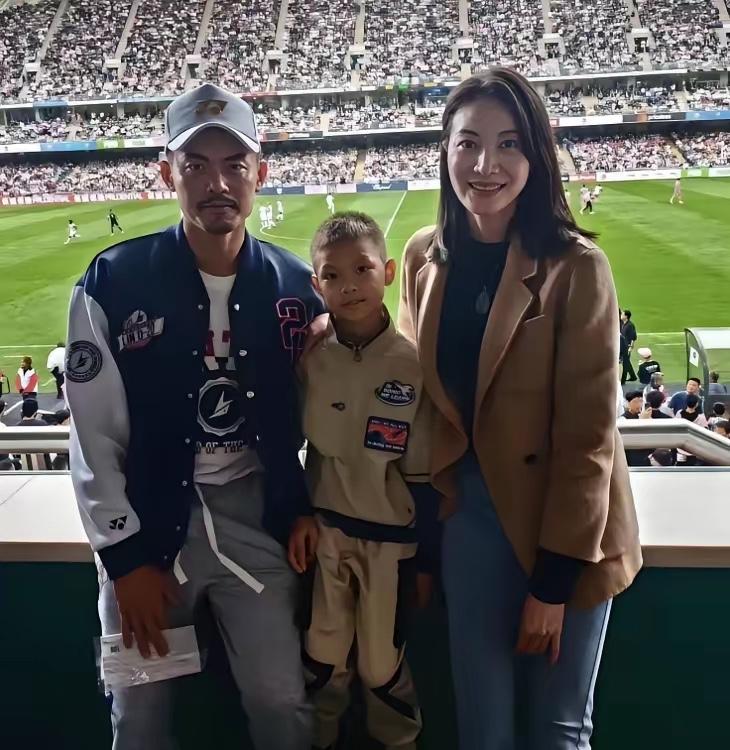 出轨丑闻过去整整10年，如今林丹竟给当初选择原谅他的谢杏芳，留下了一副谁也料不到