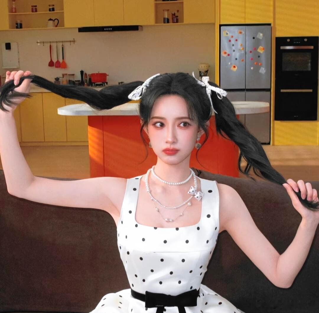 孟子义对上班热爱不亚于黄色海绵孟子义很谨言慎行了每天早起进组坚持拍戏，保持满满工