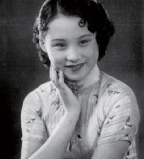 民国女明星陈燕燕和摄影师黄绍芬结婚后，好色之徒张善琨看上了已为人妇的陈燕燕，他想