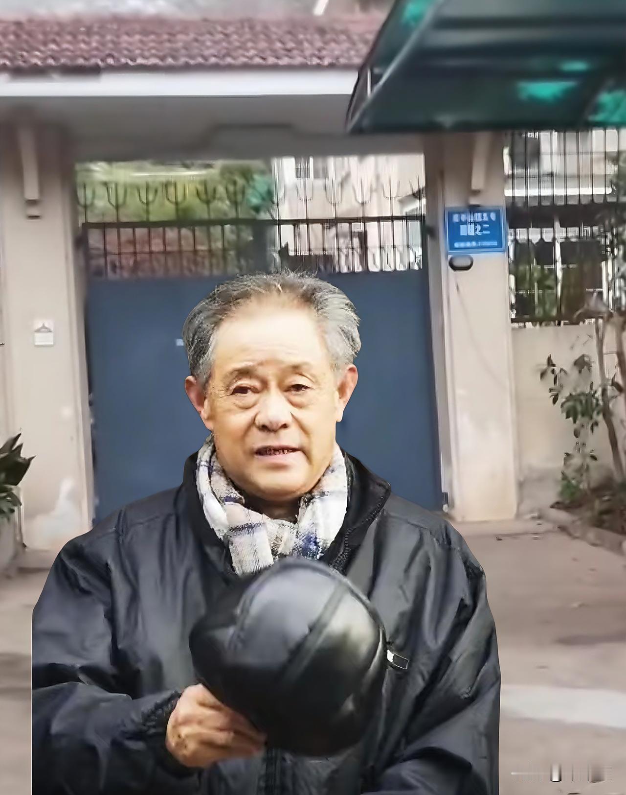 徐湖平的底气哪里来的？我手欠去搜了下他爹徐志明老爷子不查不知道，一查吓一跳。