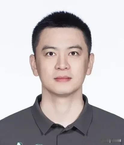 据北京首钢跟队记者勇方方爆料，目前杨鸣没有去北京队执教的迹象。但是有另外一支北方