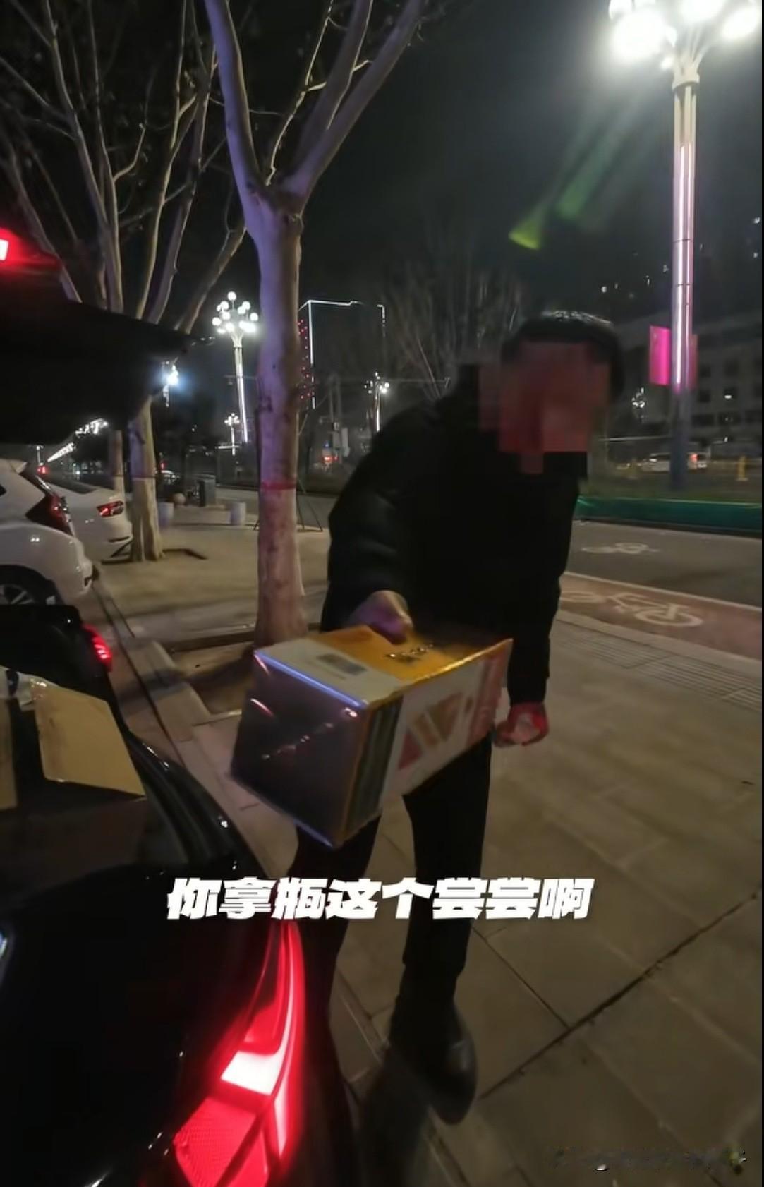 难怪人家能发财！山东聊城，一代驾小哥把车主送到目的地，小哥刚想告诉车主代驾费20