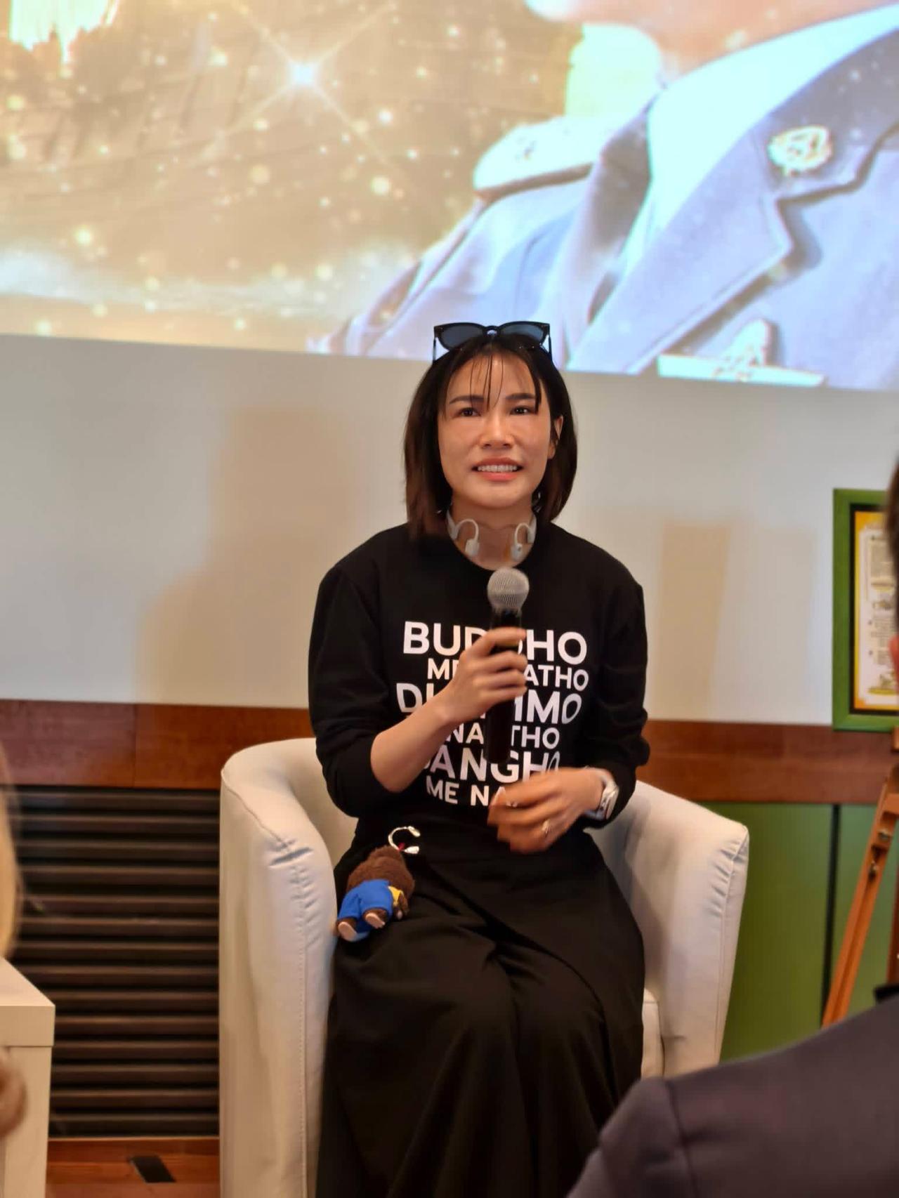 诗妮娜贵妃出访意大利，近照跟之前判若两人2026年4月24日上午9点到下午5点