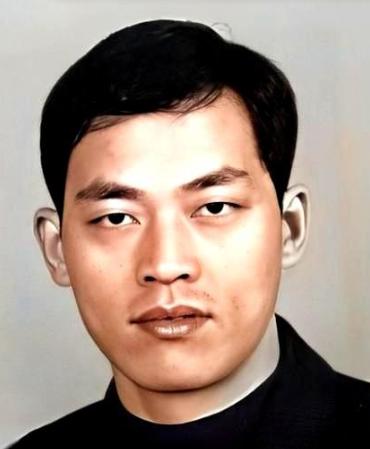 2003年，湖北悍匪谢先荣被警方击毙，这个人劫了银行运钞车，打死了4个人，抢了3