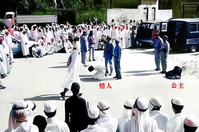 这是1977年沙特王室处死公主米莎尔和她的情人的老照片。照片里的德拉伊耶广场