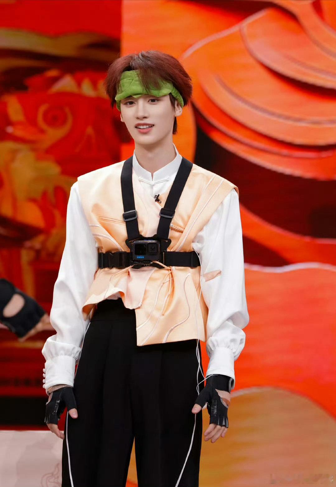 丁程鑫跳舞是统治区你好星期六游戏环节意外收获神级舞台！丁程鑫一出场，全场直接变