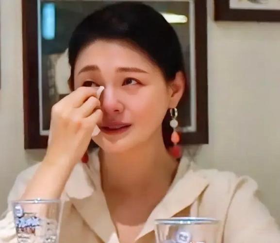 看到马筱梅去哪都带着两个孩子，才发现大s的真心真的错付了！那个被她养着的妈妈