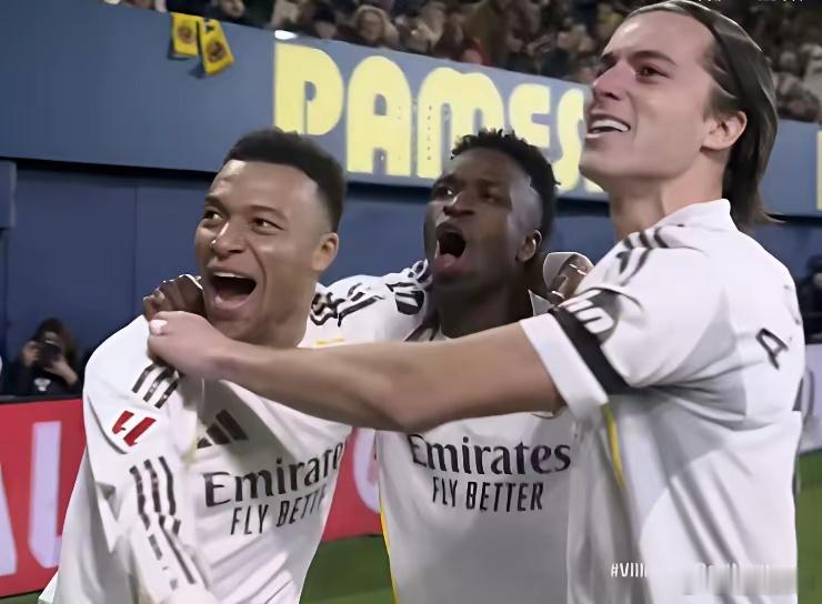 姆巴佩两炮击沉黄潜！皇马超越巴萨，暂居榜首1月25日凌晨，西甲第21轮一场重头戏