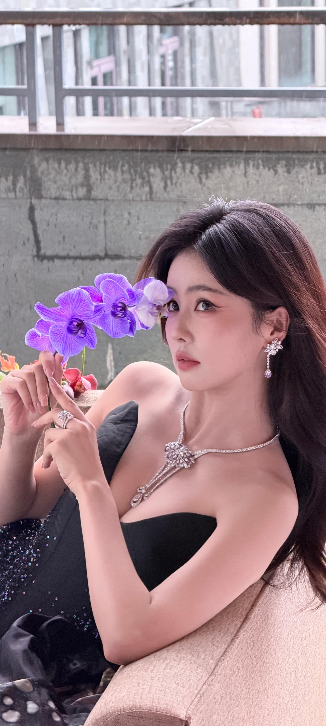 最近网友票选“内娱最美八女星”，白鹿排第五，这还挺让人意外的。不得不说，白鹿这热