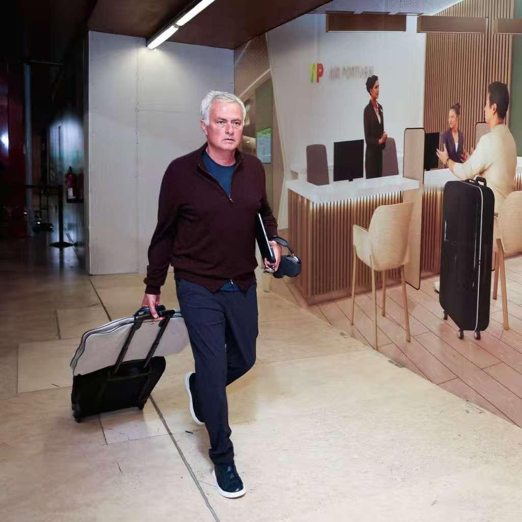 再出发，穆里尼奥在本菲卡的欧冠生死战，老头面无表情的，带领年轻人们，走出本菲卡训