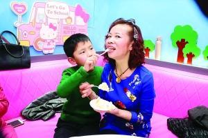 江西南昌，一对夫妻双双因病离世，临终前，将儿子托付给保姆，谁料，保姆收留了这个无