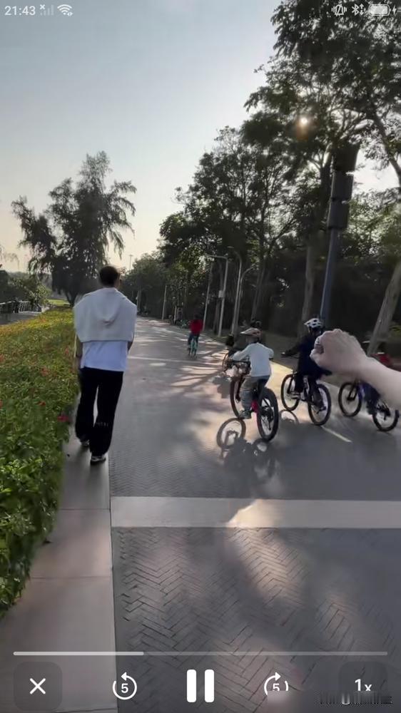 500万年薪的周鹏，在深圳住着280万的房子。不是顶薪，不是天价。2022年