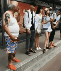 豪横了一辈子，老了也不输年轻人。