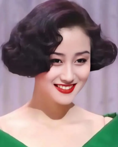 为什么利智没有成为赌王的五姨太呢？不是因为赌王何鸿燊不想娶，也不是因为利智不肯嫁