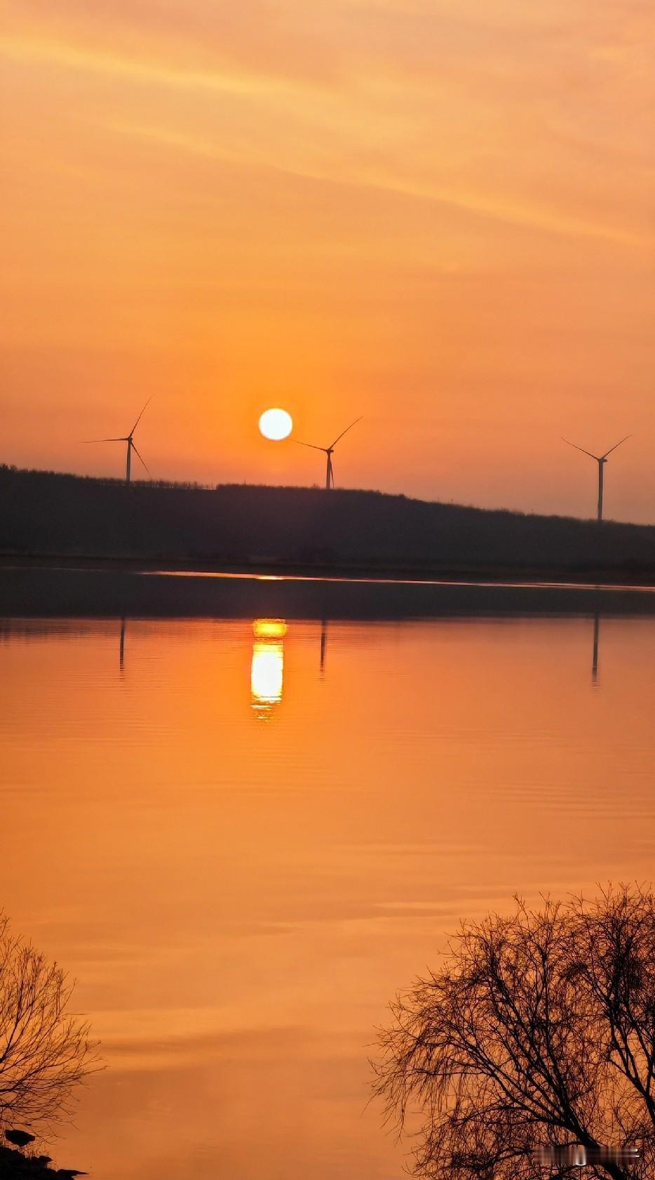 男人退休以后都在干什么？看看我家四位老同志。表叔A：58岁退二线。自己做商