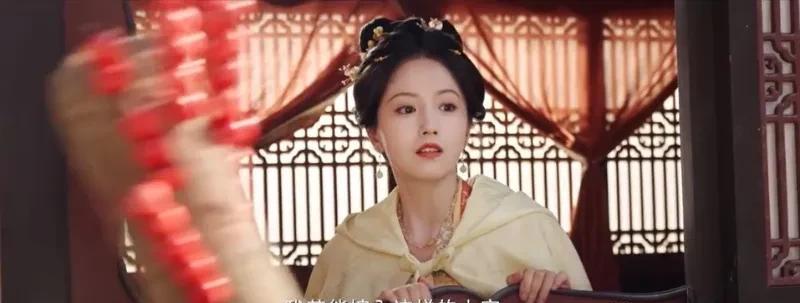 《朝雪录》秦家三房五娘子秦湘根本不是什么恋爱脑，而是妥妥的势利眼小人。秦莞在秦
