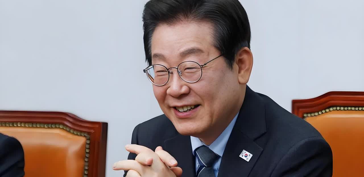 李在明的手段是毒辣又快速，在韩国总统史上算第一人。李在明看上去憨厚，对竞