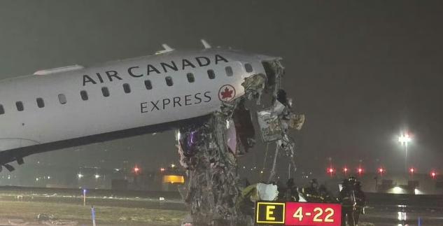 美国撞机现场图了来了，飞机头整个被撞碎，多人受伤3月23日根据央视新闻报道，