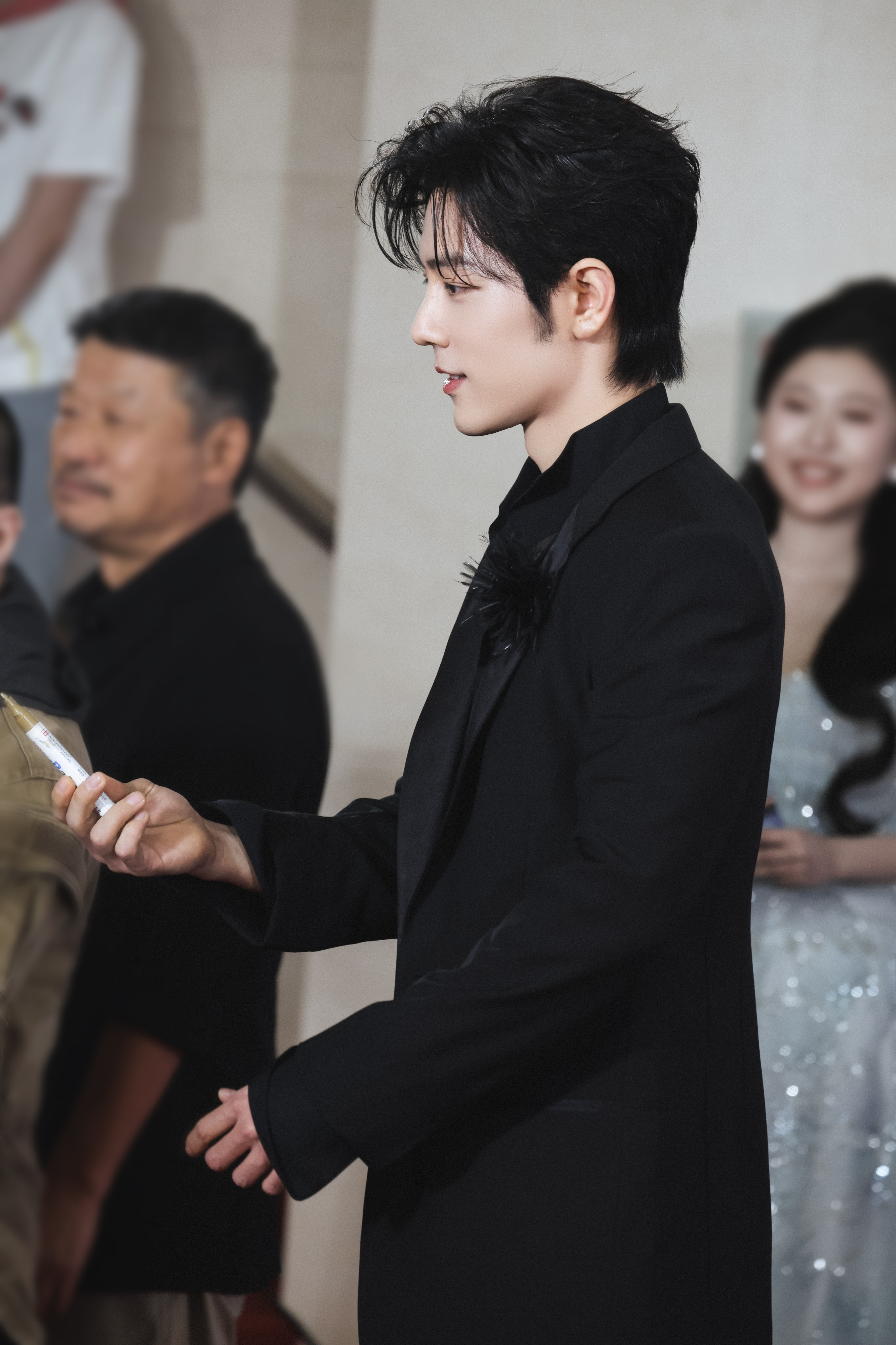 好帅。。。人家好期待这个镜头签吧