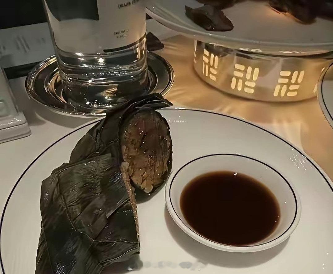 有钱人果然不一样，王诗龄5块钱的粽子硬是吃出了500块的感觉