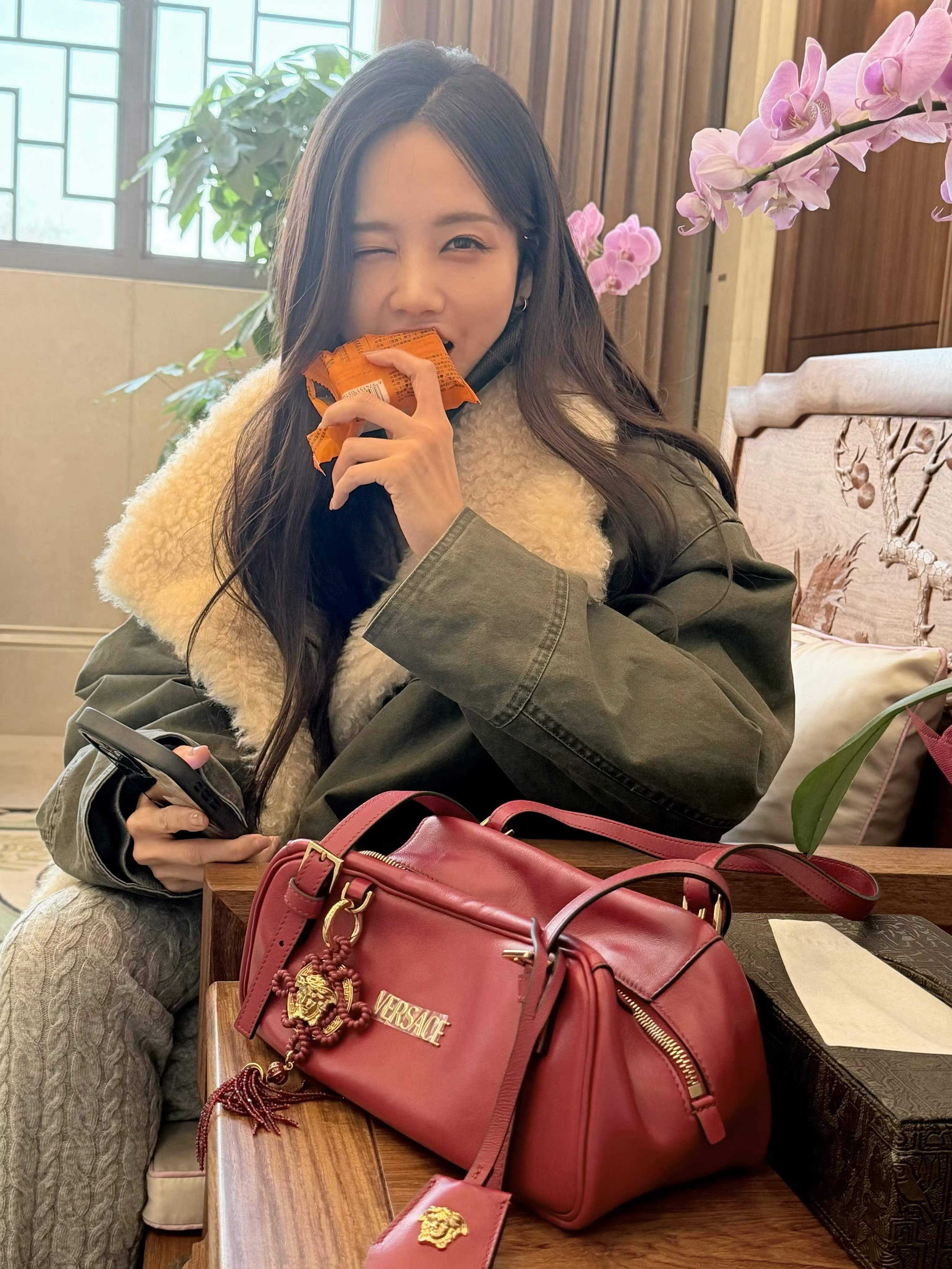 李一桐满分学姐掉落花絮照片李雪你很萌你知豆不终于又见校园🍐，学姐好漂亮哦