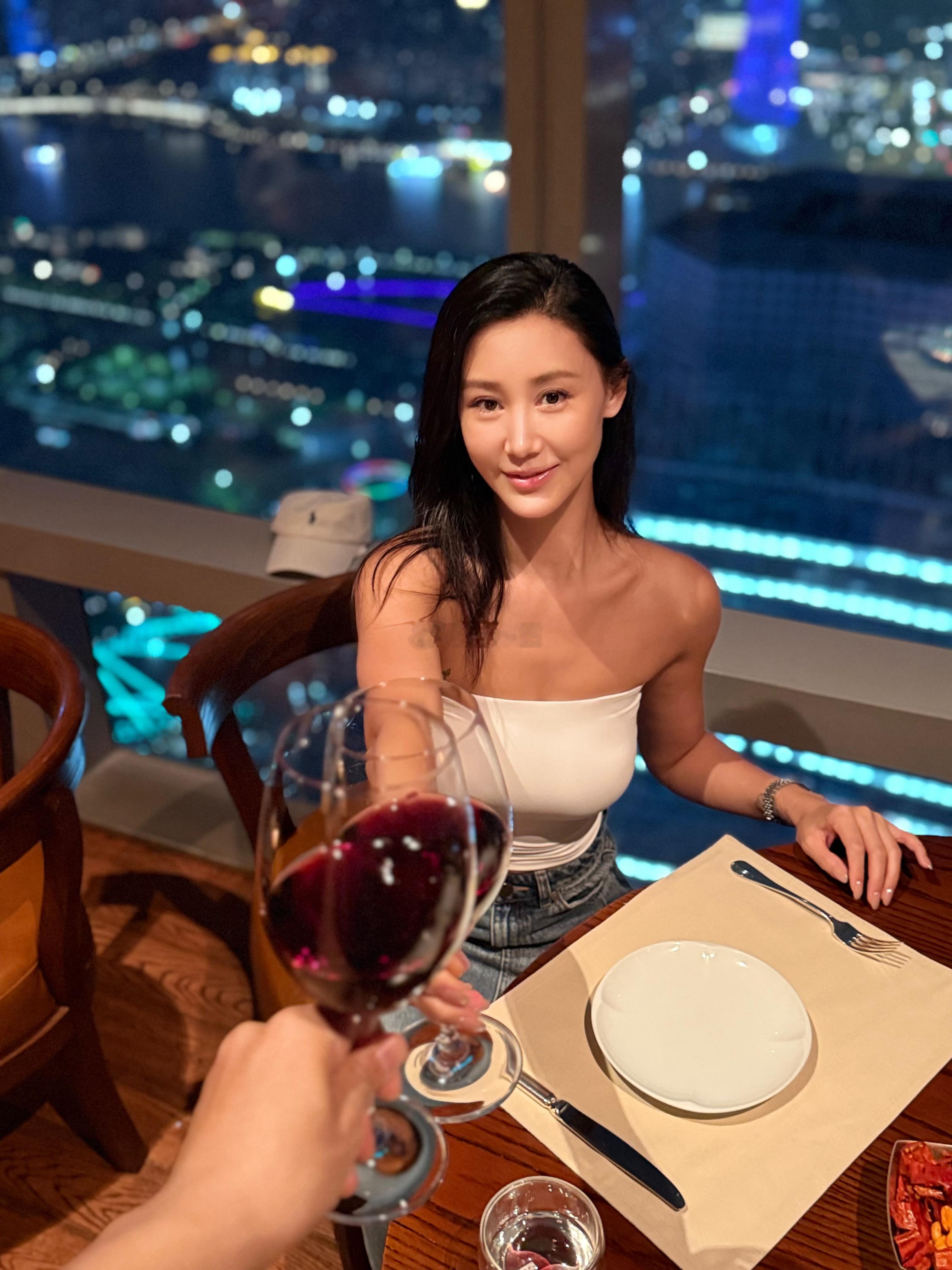 Nite🌃节日快乐🎉🍾🎊秋日美丽加载中OOTD​​​
