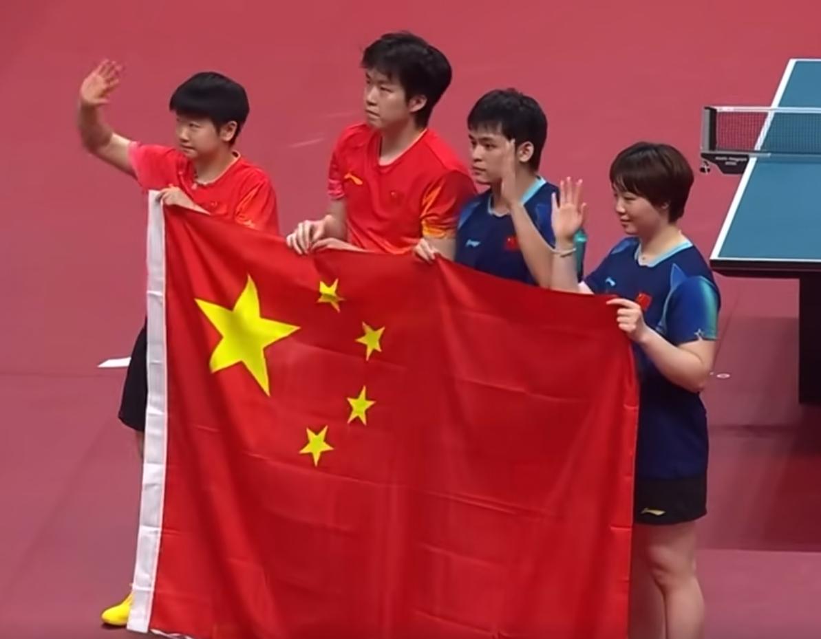 混双决赛：莎头0:4输给动漫这场，大家看到看台上王励勤的表情了吗？莎头和动漫